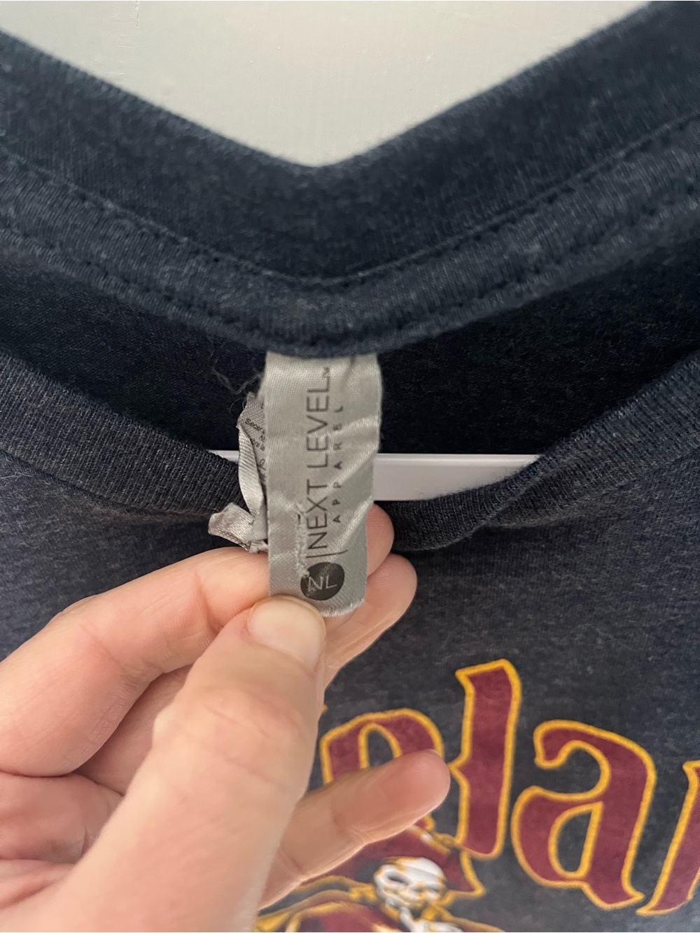 Cleveland cavaliers men’s Next Level Apparel Navy T‑Shirt - Picture 3 of 5
